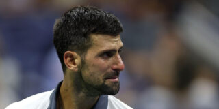 Djokovic, una noche de v&oacute;mitos y l&aacute;grimas en su sorpresiva eliminaci&oacute;n en el US Open