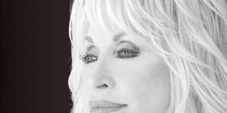 Se apaga la voz de Dolly Parton, la mujer que hizo universal el country