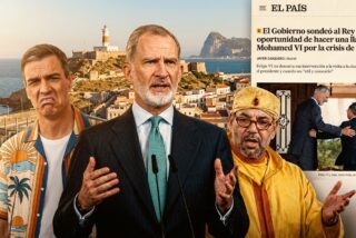 S&aacute;nchez presiona al Rey para que llame a Mohamed VI y 'arregle'  la crisis de Ceuta, mientras sigue en traje de ba&ntilde;o y de vacaciones
