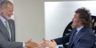 El encuentro del Rey Felipe VI con el argentino Milei en Colombia: "&iexcl;Su Majestad, qu&eacute; placer verlo!"