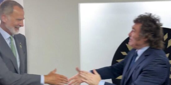 El encuentro del Rey Felipe VI con el argentino Milei en Colombia: "&iexcl;Su Majestad, qu&eacute; placer verlo!"