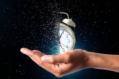 Cenar a las ocho: cuando el reloj biol&oacute;gico tambi&eacute;n se sienta a la mesa
