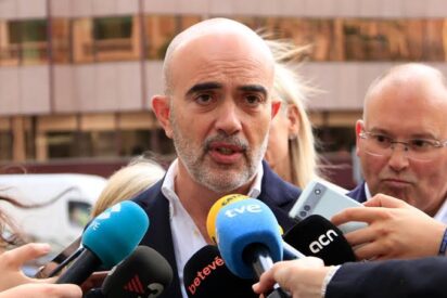 Sirera planta cara a Collboni por Ceuta y le exige un minuto de silencio: &laquo;Barcelona no puede permanecer indiferente&raquo;