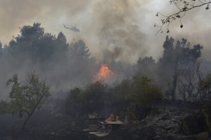 Cientos de efectivos tratan de frenar los incendios en Segovia y Castell&oacute;n, mientras Niebla avanza hacia Sevilla