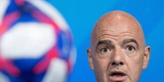 Infantino se la envaina acogotado por UEFA y Concacaf y abandona su intento de 'vender' el Mundial