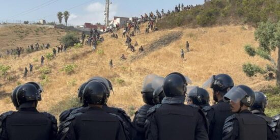 Marruecos deja claro que controla la frontera de Ceuta y que maneja a S&aacute;nchez como a un pelele