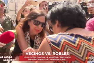 Somanta de quejas e insultos de los ceut&iacute;es a Margarita Robles, que no sabe d&oacute;nde meterse ante las reclamaciones por la inacci&oacute;n del Gobierno de S&aacute;nchez
