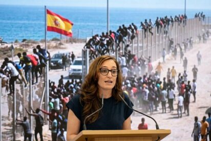 El Gobierno S&aacute;nchez encarga a una ONG subvencionada con 100 millones montar los campamentos de 'invasores'