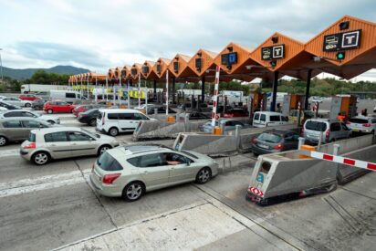 Atrapada en Francia la familia brit&aacute;nica que estafaba a las autopistas, levantando a mano la barrera del peaje