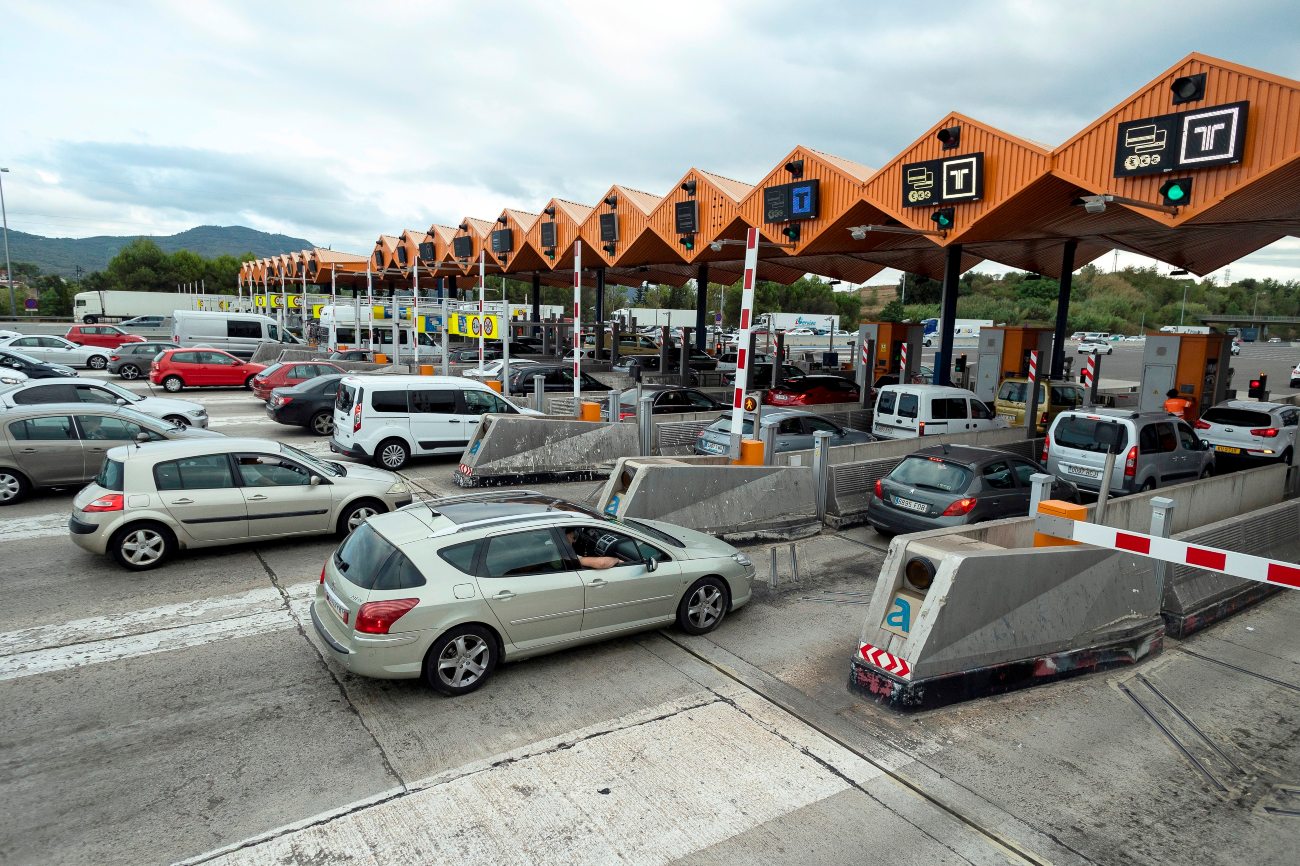 Atrapada en Francia la familia británica que estafaba a las autopistas, levantando a mano la barrera del peaje