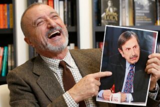 P&eacute;rez-Reverte se descojona del &uacute;ltimo desvar&iacute;o de Antonio Papell con Ceuta: &laquo;Disfruten esta maravilla&raquo;