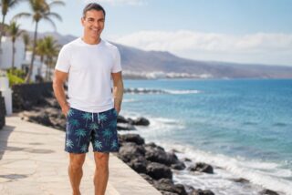 Pedro S&aacute;nchez de vacaciones - Imagen generada con IA