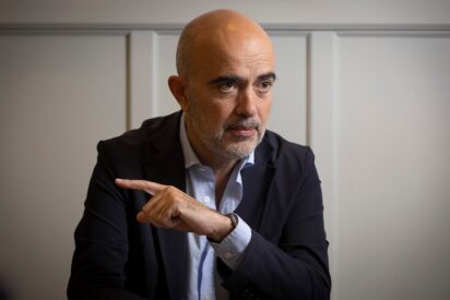 Sirera pone contra las cuerdas a Illa y Collboni por las listas de dependencia: 11.326 expedientes esperan en Barcelona