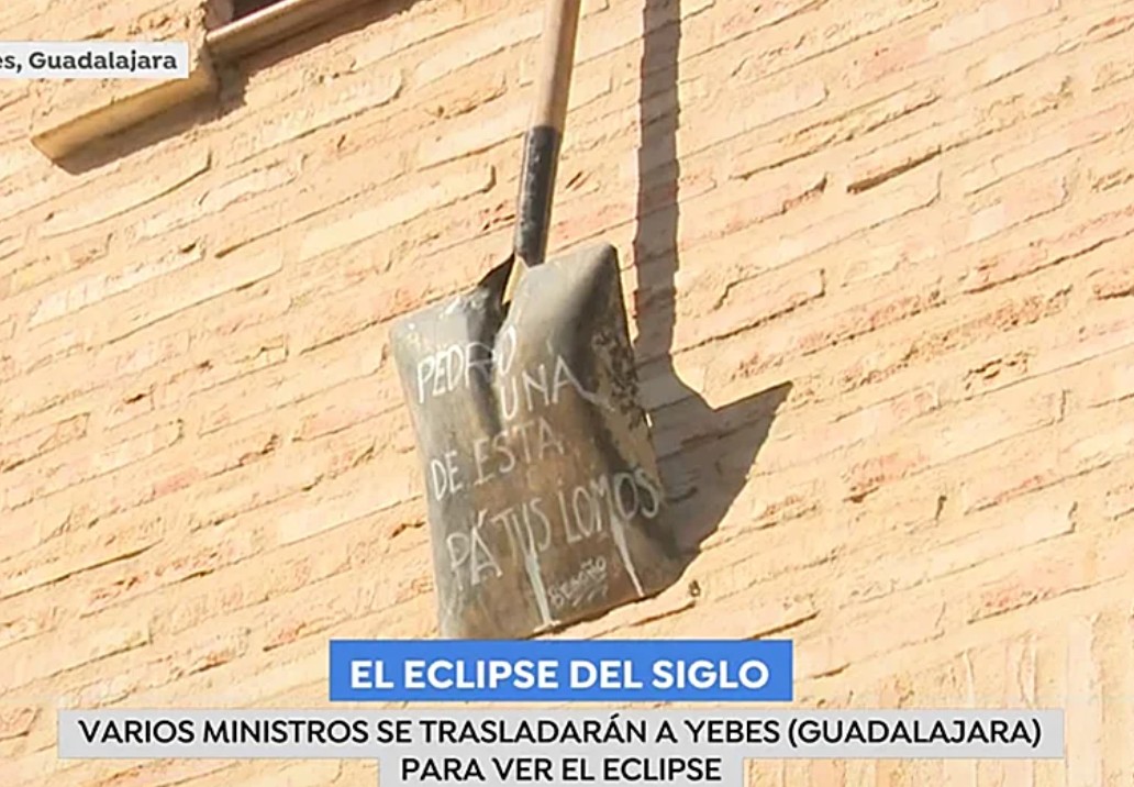 Los vecinos de Yebes dejan un ‘caluroso’ mensaje a Pedro Sánchez tras cerrar el observatorio para ver el eclipse