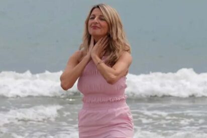Yolanda D&iacute;az se pega el verano de su vida a la espera del cargo en la OIT: playa, paseos, hoteles y todo a cuenta del sufrido contribuyente