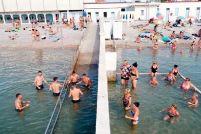 El muro que separa a hombres y mujeres y se ha convertido en s&iacute;mbolo de libertad en Europa