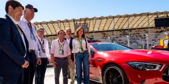Diaz Ayuso visita el circuito MADRING durante la jornada de clasificaci&oacute;n