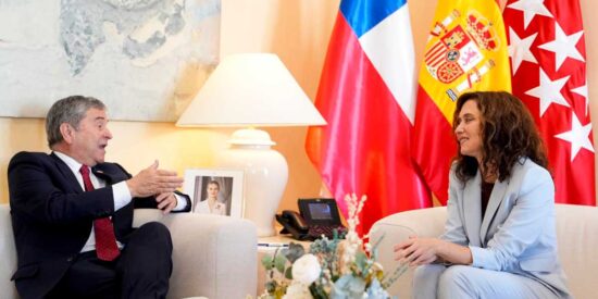 D&iacute;az Ayuso se re&uacute;ne con el embajador de Chile para reforzar las relaciones comerciales