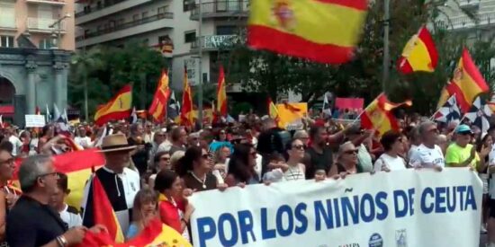 Ceuta se planta por sus ni&ntilde;os: "No han creado esta crisis, pero pagan sus consecuencias"