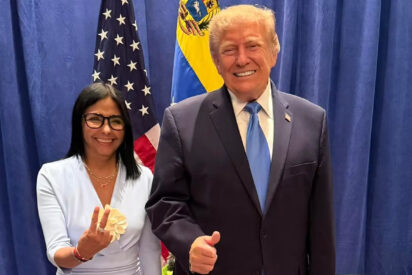 Trump se reune con la chavista Delcy Rodr&iacute;guez a 16 kms de la c&aacute;rcel donde se pudre el dictador Maduro