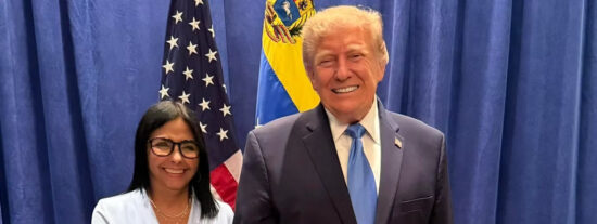 Trump se reune con la chavista Delcy Rodr&iacute;guez a 16 kms de la c&aacute;rcel donde se pudre el dictador Maduro