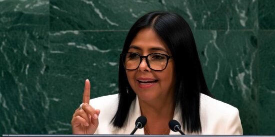 Delcy Rodr&iacute;guez promete elecciones en Venezuela