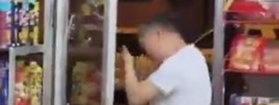 V&iacute;deo del momento en que pegan un balazo en el ojo a un comerciante en Murcia