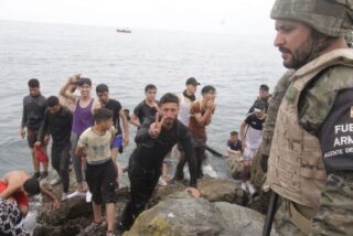 El almirante Garat reconoce una enorme decepci&oacute;n ciudadana con el Ej&eacute;rcito, pero alega que no pod&iacute;an hacer nada en Ceuta