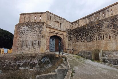 Los invasores de Ceuta vandalizan el Fuerte del Pr&iacute;ncipe Alfonso, declarado Bien de Inter&eacute;s Cultural