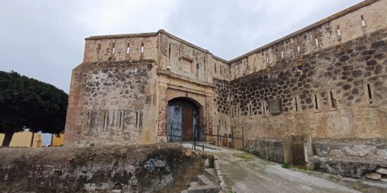 Los invasores de Ceuta vandalizan el Fuerte del Pr&iacute;ncipe Alfonso, declarado Bien de Inter&eacute;s Cultural