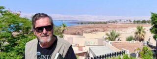 J. J. Ben&iacute;tez cumple 80 a&ntilde;os: el guardi&aacute;n de lo ins&oacute;lito lo celebra en Jordania