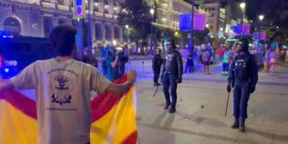 La Polic&iacute;a de Marlaska, que se 'caga' ante los invasores de Ceuta, carga con brutalidad contra los espa&ntilde;oles en Madrid