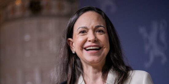 Mar&iacute;a Corina ha intentado regresar clandestinamente siete veces a Venezuela, minentras Trump y S&aacute;nchez agasajan a la chavista Delcy