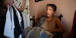 Maricarmen se va a vivir a Segovia con su primo tras rechazar las residencias que le ofrecen Ayuso y Almeida