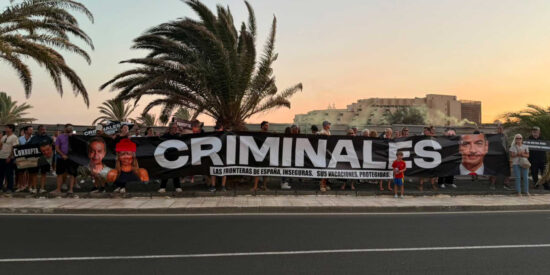 El Gobierno S&aacute;nchez multa con 100 &euro; a los que protestaron contra el marido de Bego&ntilde;a ante La Mareta tras la invasi&oacute;n de Ceuta