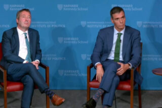 Estudiantes de Harvard dejan KO a S&aacute;nchez por sus esc&aacute;ndalos de corrupci&oacute;n: Bego&ntilde;a, su hermano, Pegasus, Ceuta...