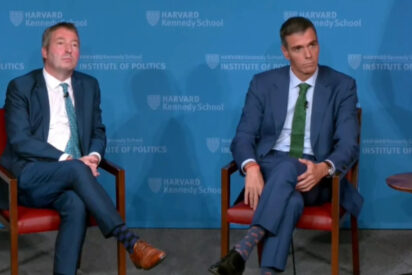 Estudiantes de Harvard dejan KO a S&aacute;nchez por sus esc&aacute;ndalos de corrupci&oacute;n: Bego&ntilde;a, su hermano, Pegasus, Ceuta...