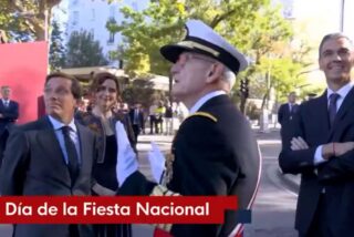 &ldquo;&iexcl;Pedro S&aacute;nchez, hijo de puta!&rdquo; El socialista se esconde unos minutos en el coche pero acaba recibiendo un tremendo abucheo