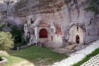 As&iacute; es el mayor laberinto de cuevas de Espa&ntilde;a: 110 km bajo tierra y una ermita excavada en la roca