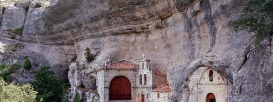 As&iacute; es el mayor laberinto de cuevas de Espa&ntilde;a: 110 km bajo tierra y una ermita excavada en la roca