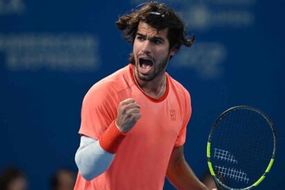 Alcaraz funde a Shapovalov y se enfrentar&aacute; a Munar, lo se garantiza un finalista en la final de Tokio