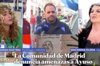 Macarena Olona retrata a la activista en n&oacute;mina de Pablo Iglesias: "Tu mayor logro es salir pu&ntilde;o en alto con el sobaco peludo"