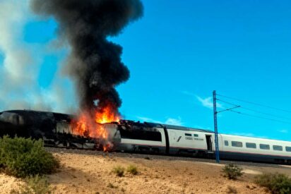Un incendio en un AVE paraliza la conexi&oacute;n entre Madrid y Barcelona y afecta a miles de viajeros