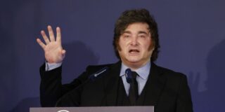 Milei vuelve a Madrid tras su guerra con S&aacute;nchez: la Cumbre Iberoamericana amenaza con convertirse en un polvor&iacute;n