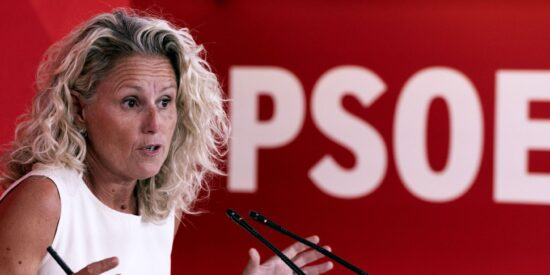 S&aacute;nchez se carga a Montse M&iacute;nguez, la portavoz del PSOE con novio &lsquo;buitre&rsquo; y 30 pisos