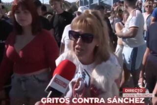 &laquo;&iexcl;Pedro S&aacute;nchez HDP!&raquo;: el c&aacute;ntico que recibe al marido de Bego&ntilde;a en Oliva tras la DANA
