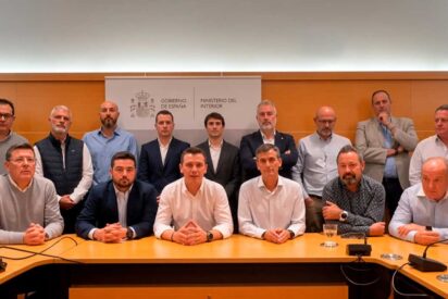 Polic&iacute;as y guardias civiles se atrincheran en Interior tras fracasar las negociaciones sobre su jubilaci&oacute;n