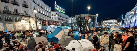 Los indignados se plantan: Sol seguir&aacute; tomada y la protesta se extender&aacute; a los barrios