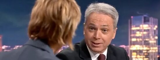 Vicente Vall&eacute;s se descojona de la extrema izquierda ante una pregunta de Cristina Pardo